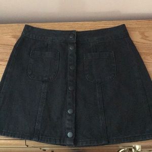 Black button down skirt with 2 pockets